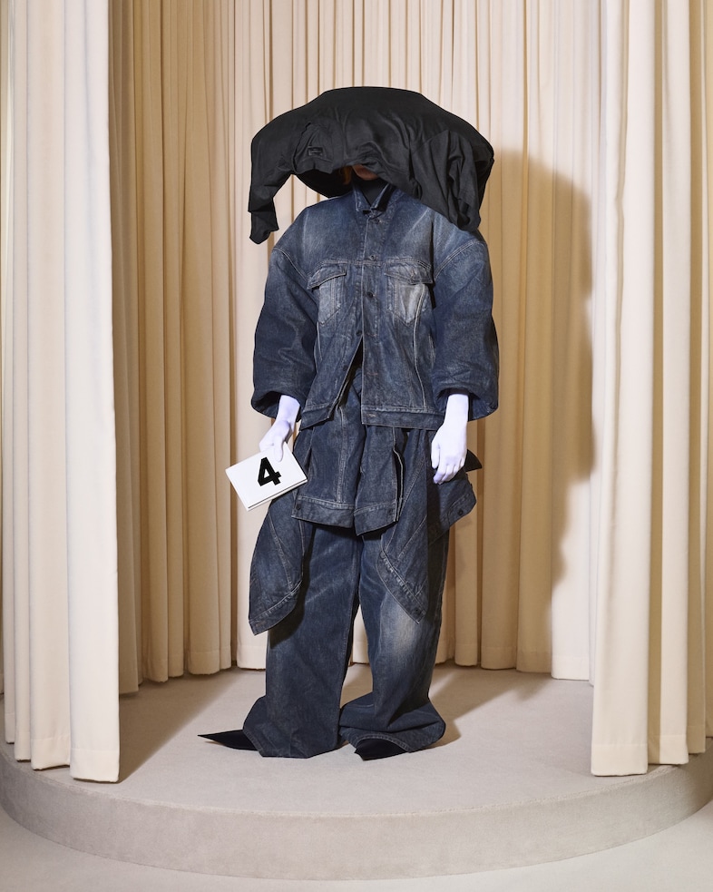 Balenciaga couture AW24 3