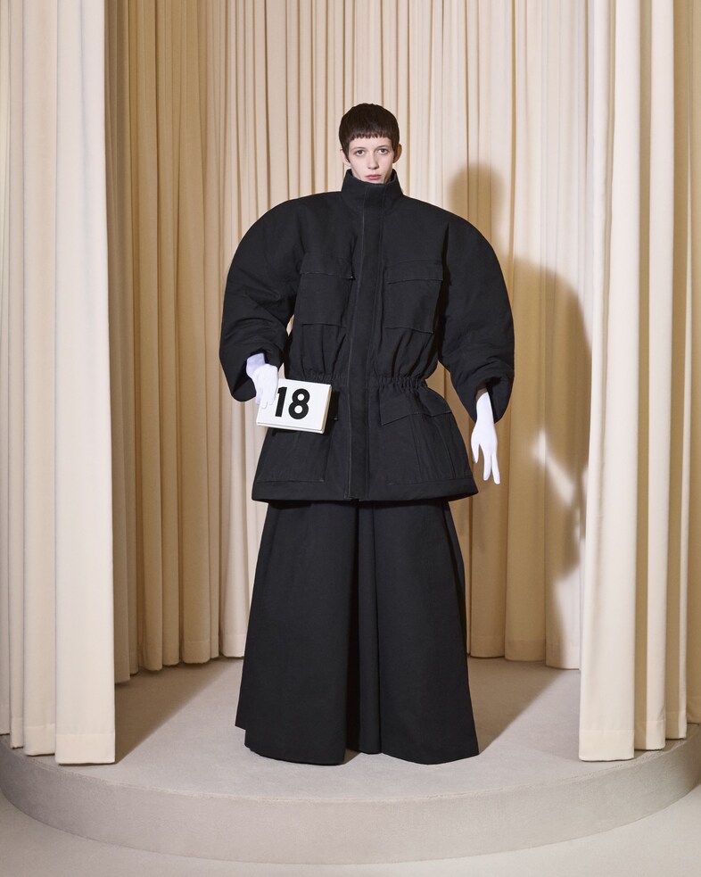 Balenciaga couture AW24 17