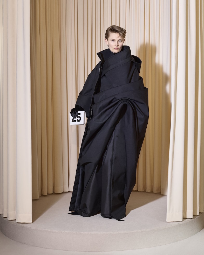 Balenciaga couture AW24 24