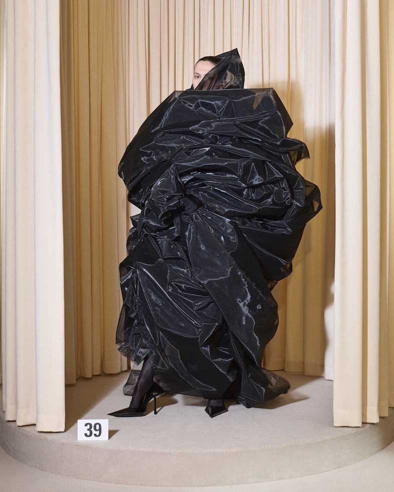 Balenciaga couture AW24 37
