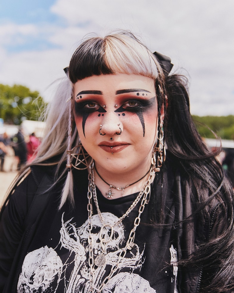 08_CAITLIN_CHESCOE_240616_DOWNLOAD_FESTIVAL_1295 2