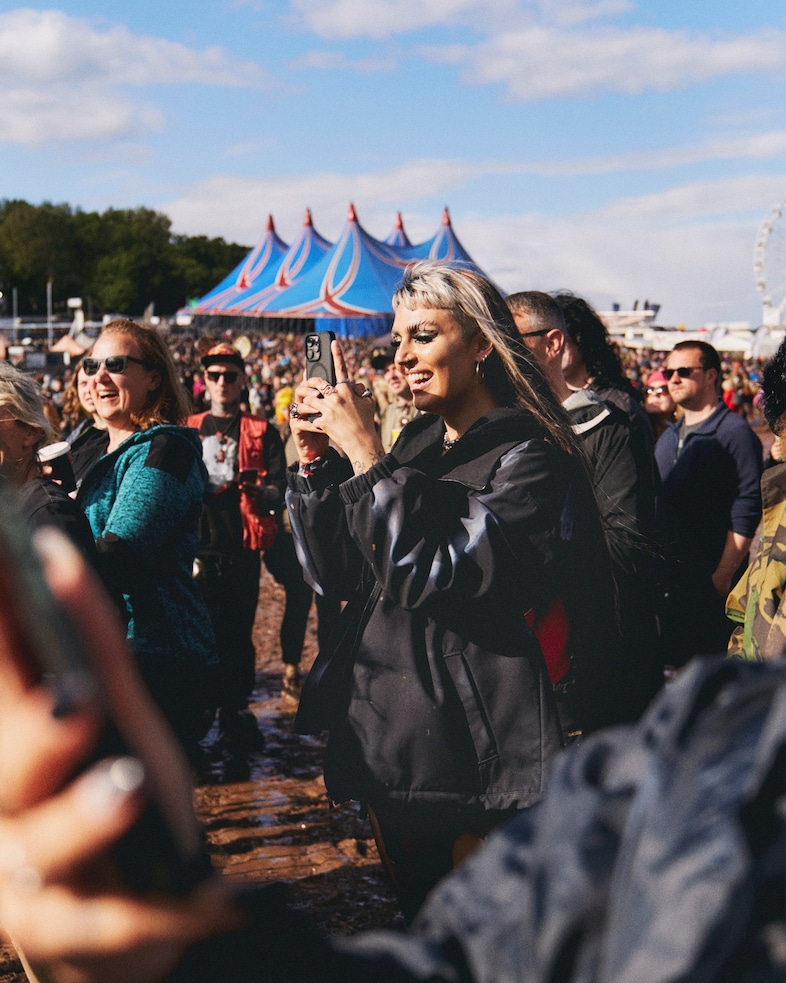 17_CAITLIN_CHESCOE_240616_DOWNLOAD_FESTIVAL_374 18