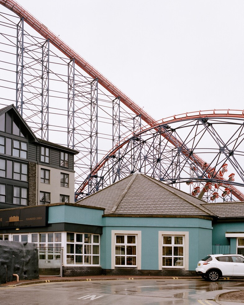 Kate Schultze, Mind the gap, luv (2024) 8