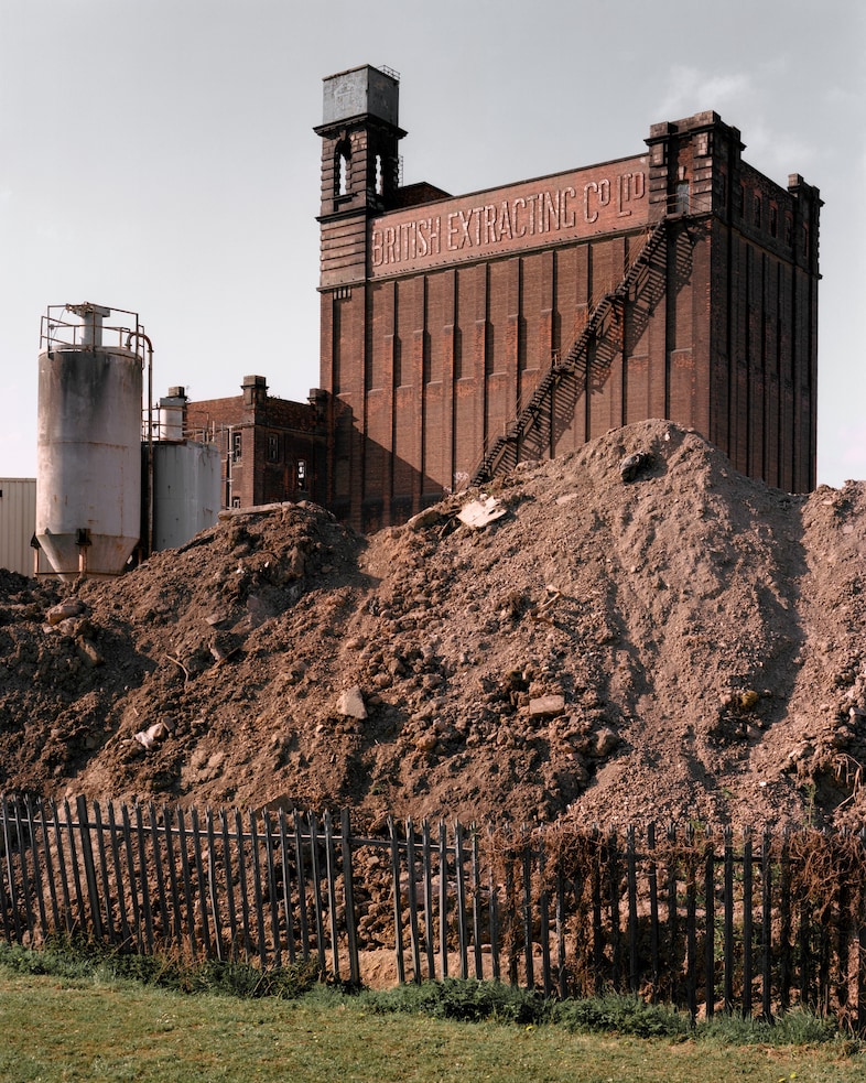 Kate Schultze, Mind the gap, luv (2024) 15