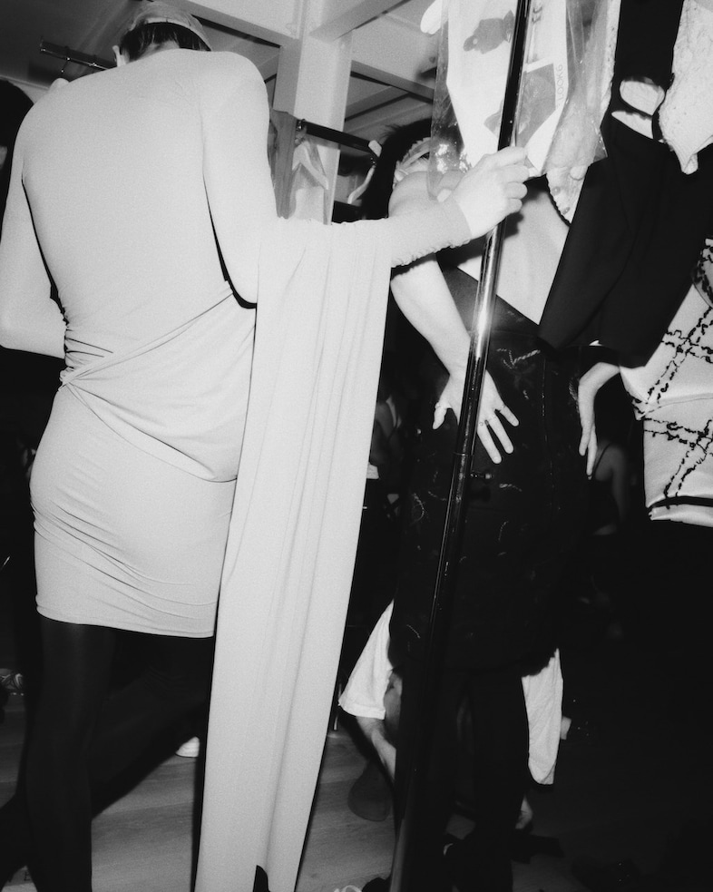 DE PINO - SS25 BACKSTAGE by Thomas Lizzi -11 0