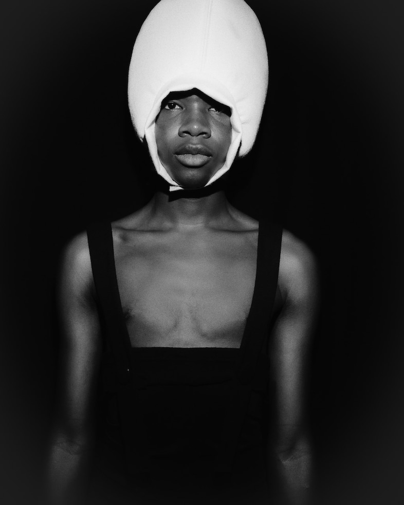 DE PINO - SS25 BACKSTAGE by Thomas Lizzi -7 6