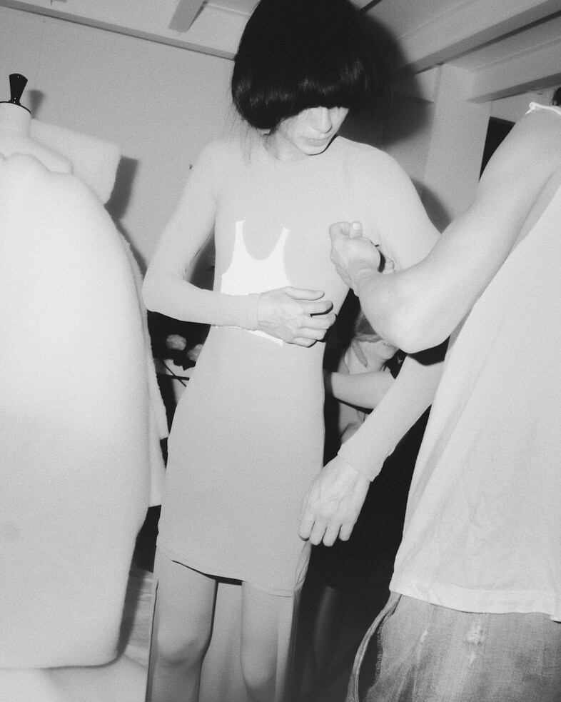 DE PINO - SS25 BACKSTAGE by Thomas Lizzi -9 8