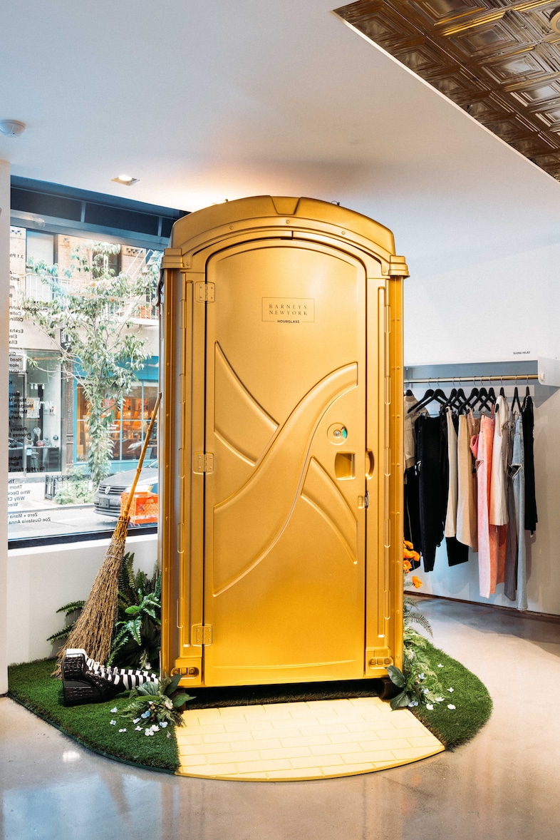 BARNEYS-HOURGLASS-FINAL-47