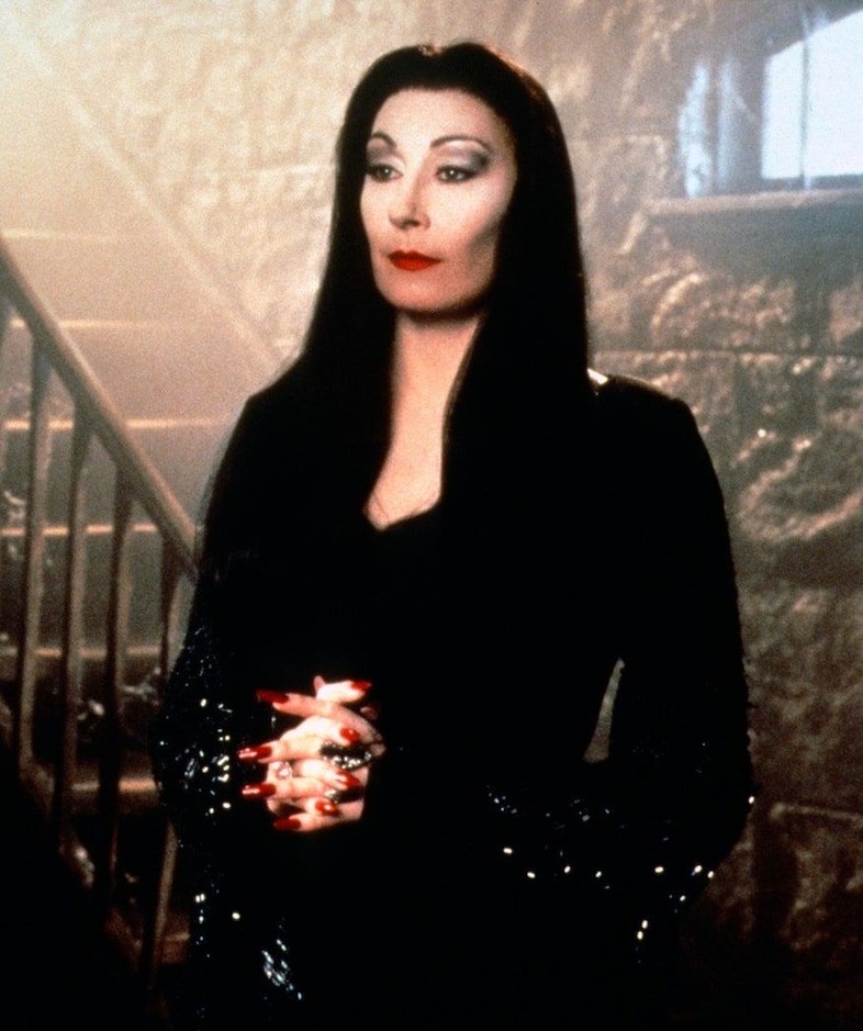01104657-morticia-addams-goth-addams-family-style- 18