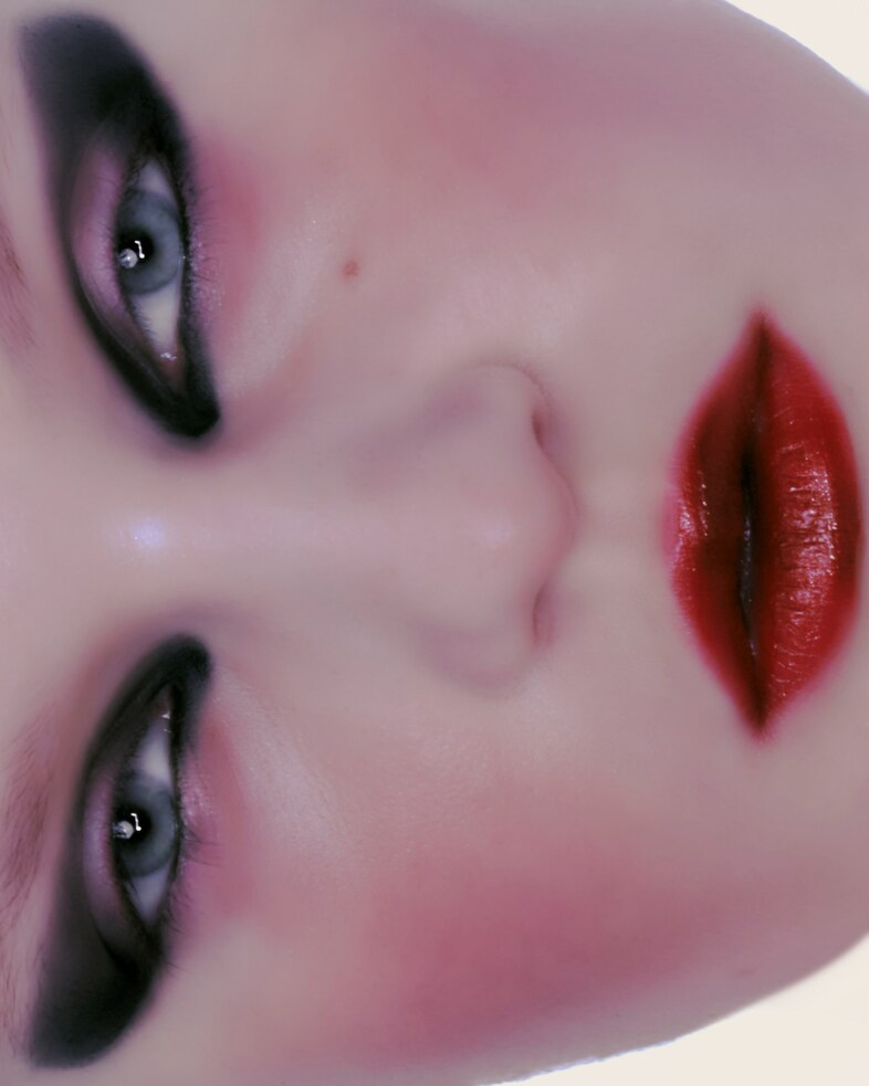 Photography Ana Marti and make-up Simone Gammino 25