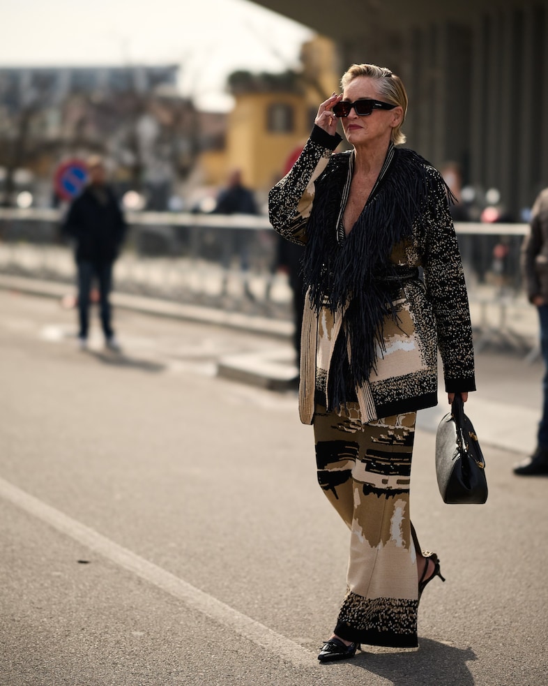 SHARON STONE_STREET (2) 30