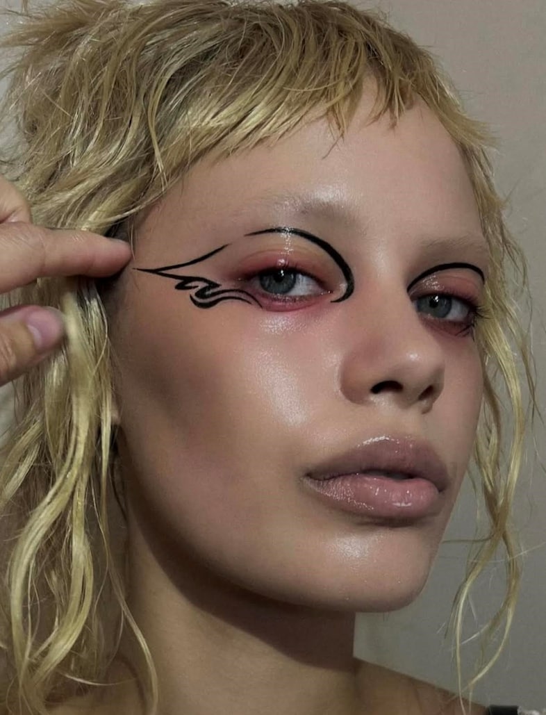 Community Alexandra French makeup artist 5