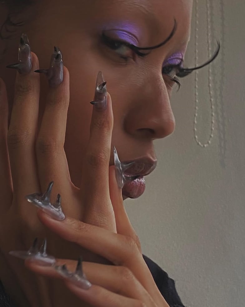  Angel My Linh, nail artist 10