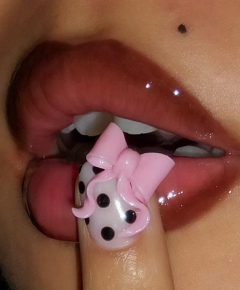  Angel My Linh, nail artist 18
