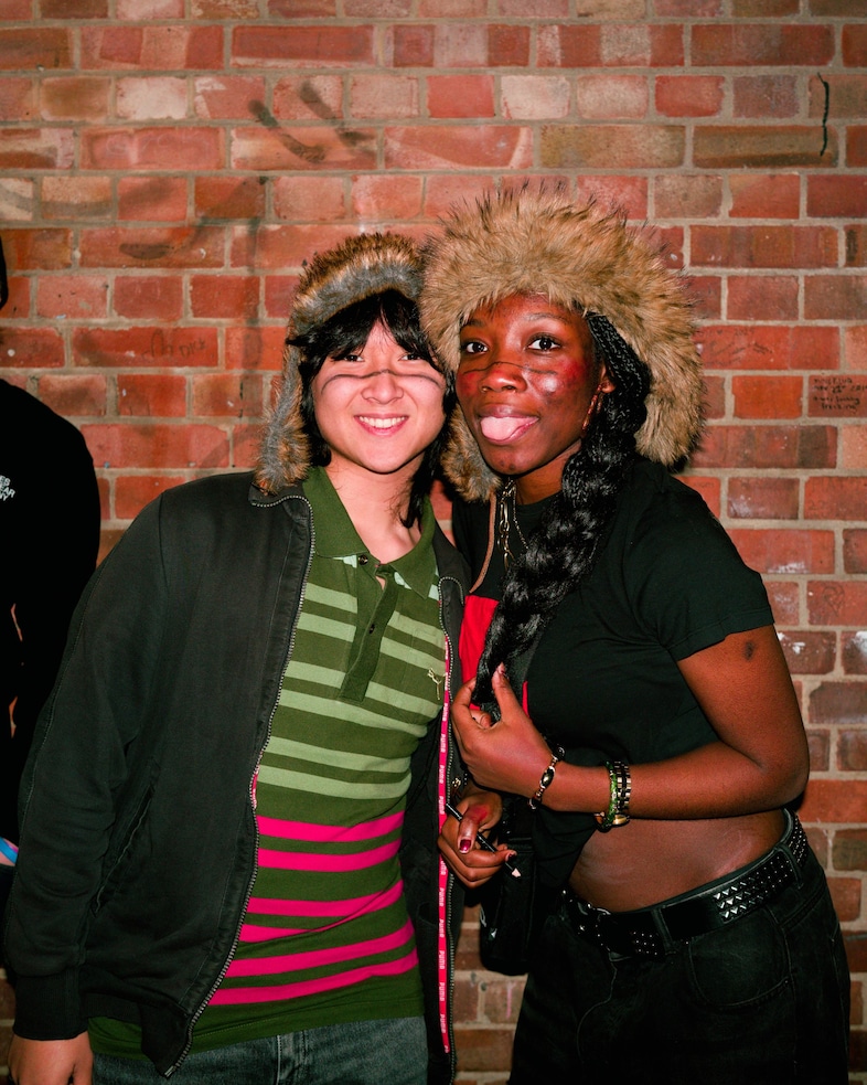 2hollis London street style 14