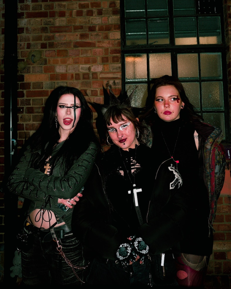 2hollis London street style 27