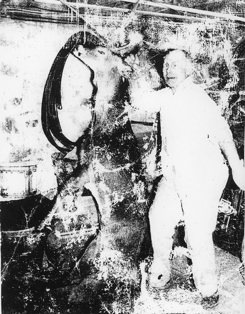 Pia Paulina Guilmoth and Jesse Bull Saffire, Fishworm 5