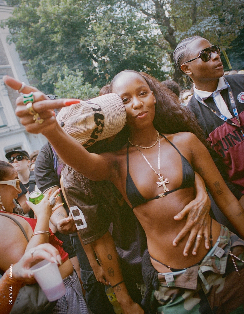 251022_BENJ_Deviation_Interior_353-400_4-4_Colour_ 1