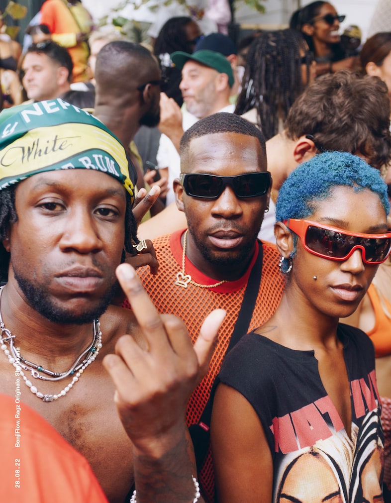 251022_BENJ_Deviation_Interior_353-400_4-4_Colour_ 3