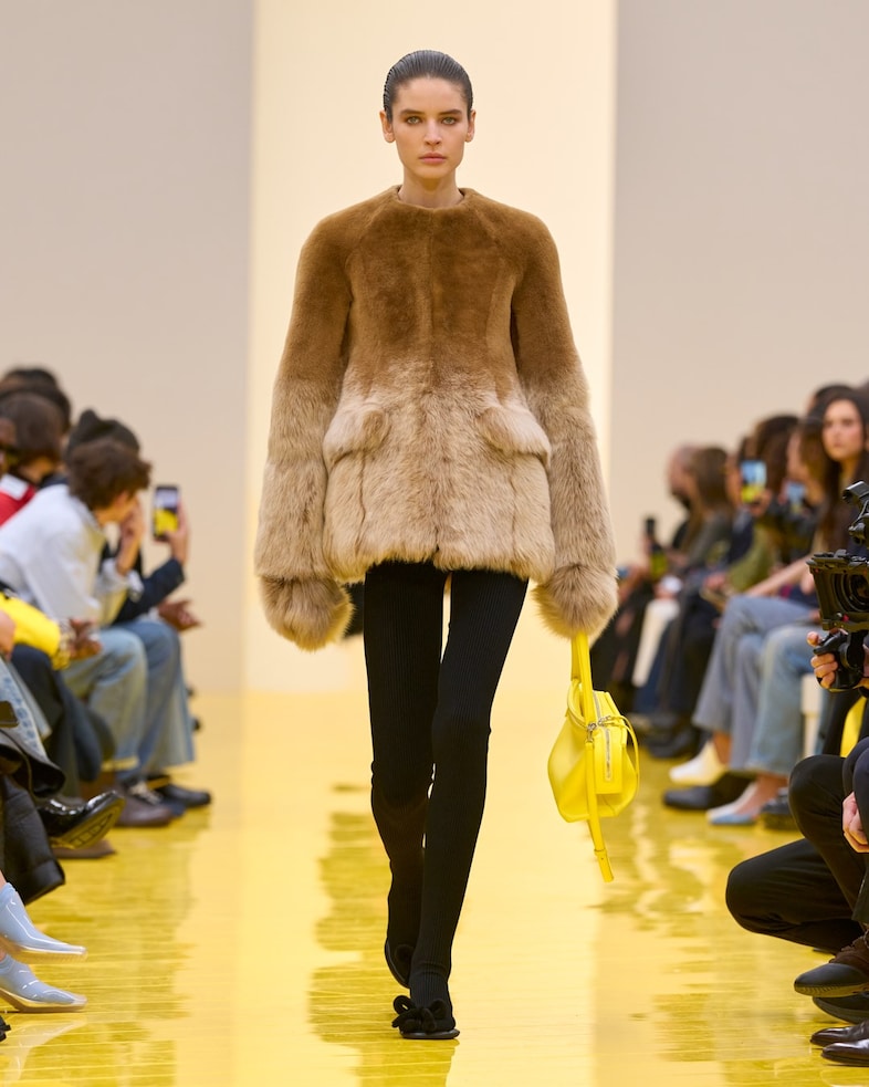 Loewe AW26 7