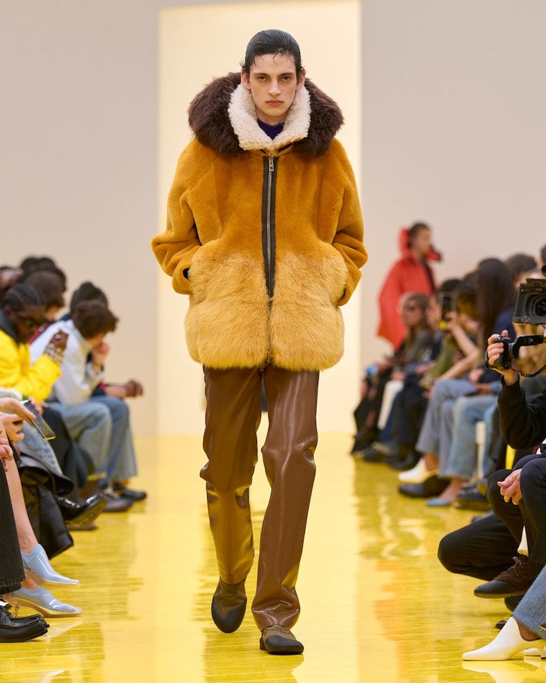 Loewe AW26 19
