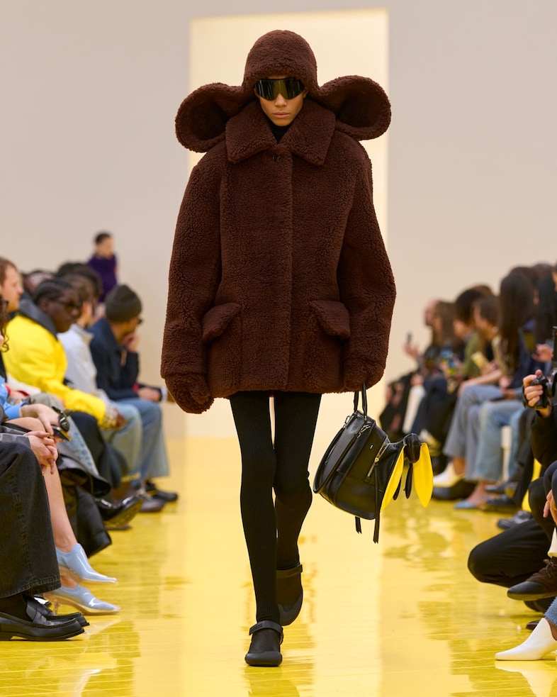 Loewe AW26 23