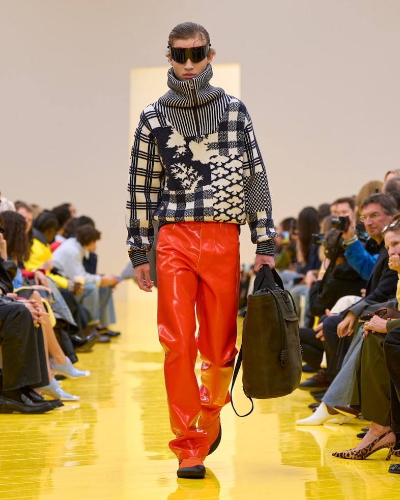 Loewe AW26 38