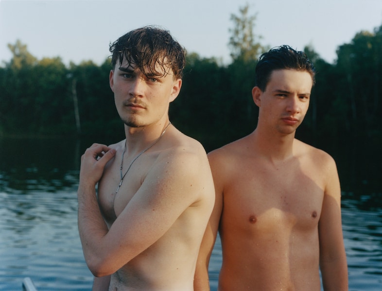 This photo series depicts youth culture in summer along the Danube