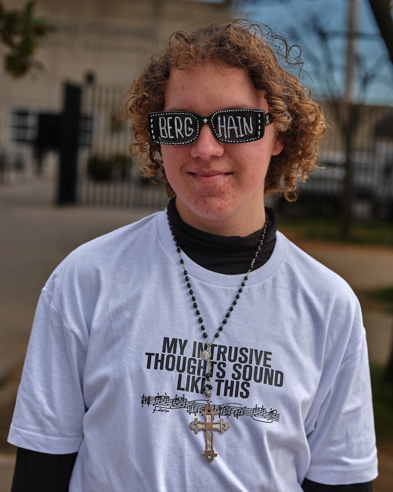 Rosalía Lux Tour Barcelona street style 7