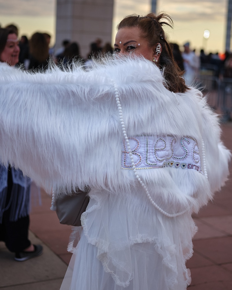 Rosalía Lux Tour Barcelona street style 15