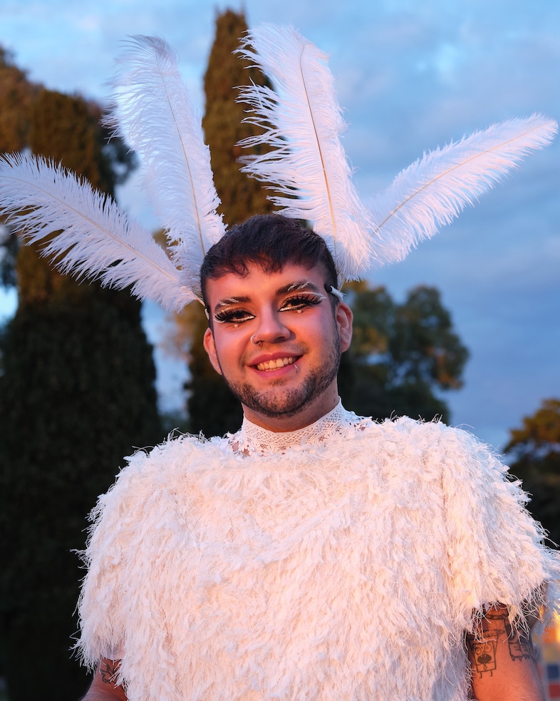 Rosalía Lux Tour Barcelona street style 17