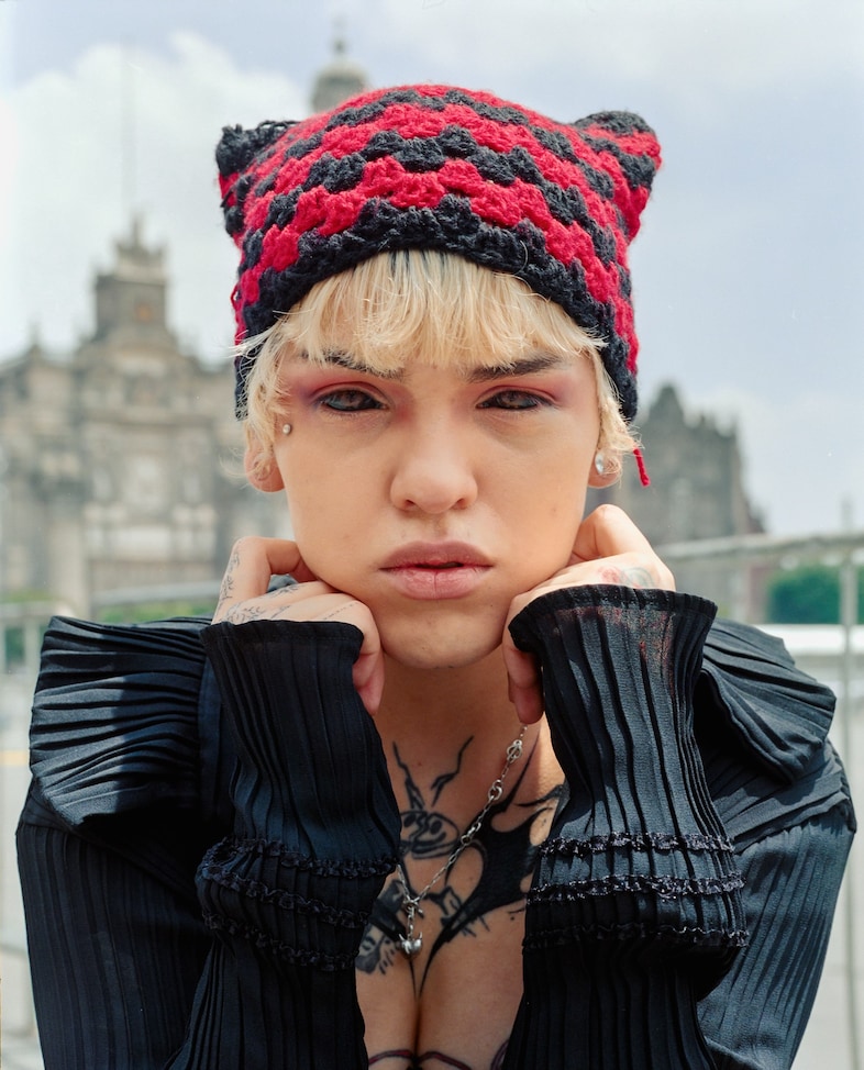 (extras )A Caged Dog Barks the Fiercest - Dazed - 29