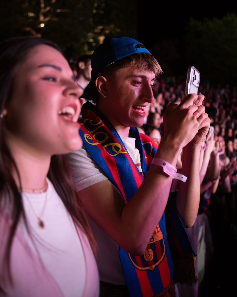 Olivia Rodrigo fans in Barcelona 1