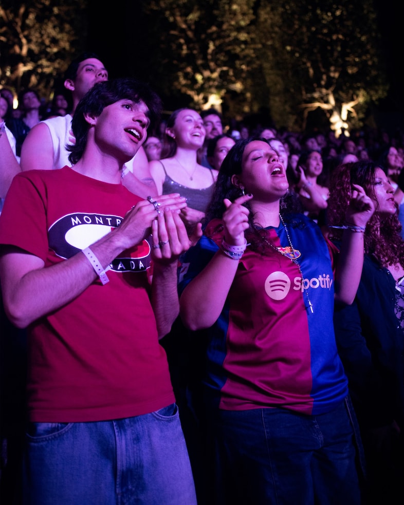 Olivia Rodrigo fans in Barcelona 4