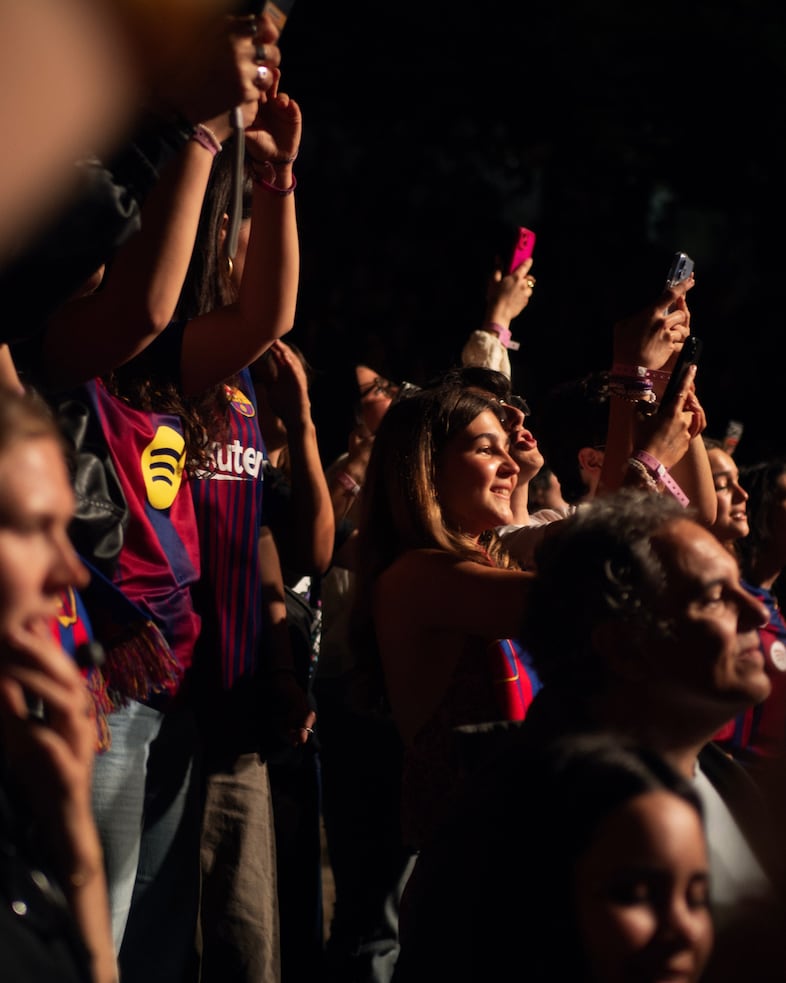 Olivia Rodrigo fans in Barcelona 6