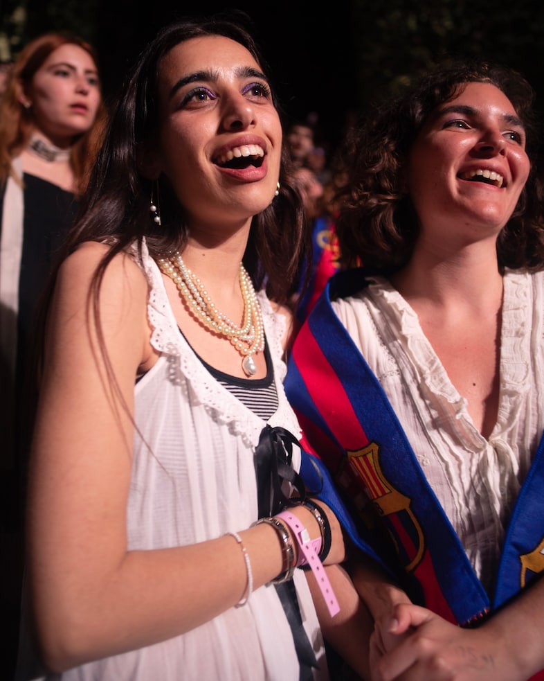 Olivia Rodrigo fans in Barcelona 8
