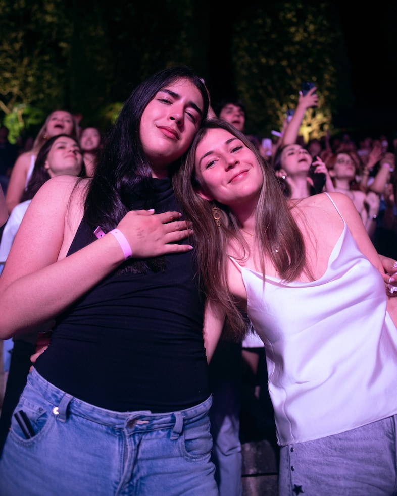 Olivia Rodrigo fans in Barcelona 9