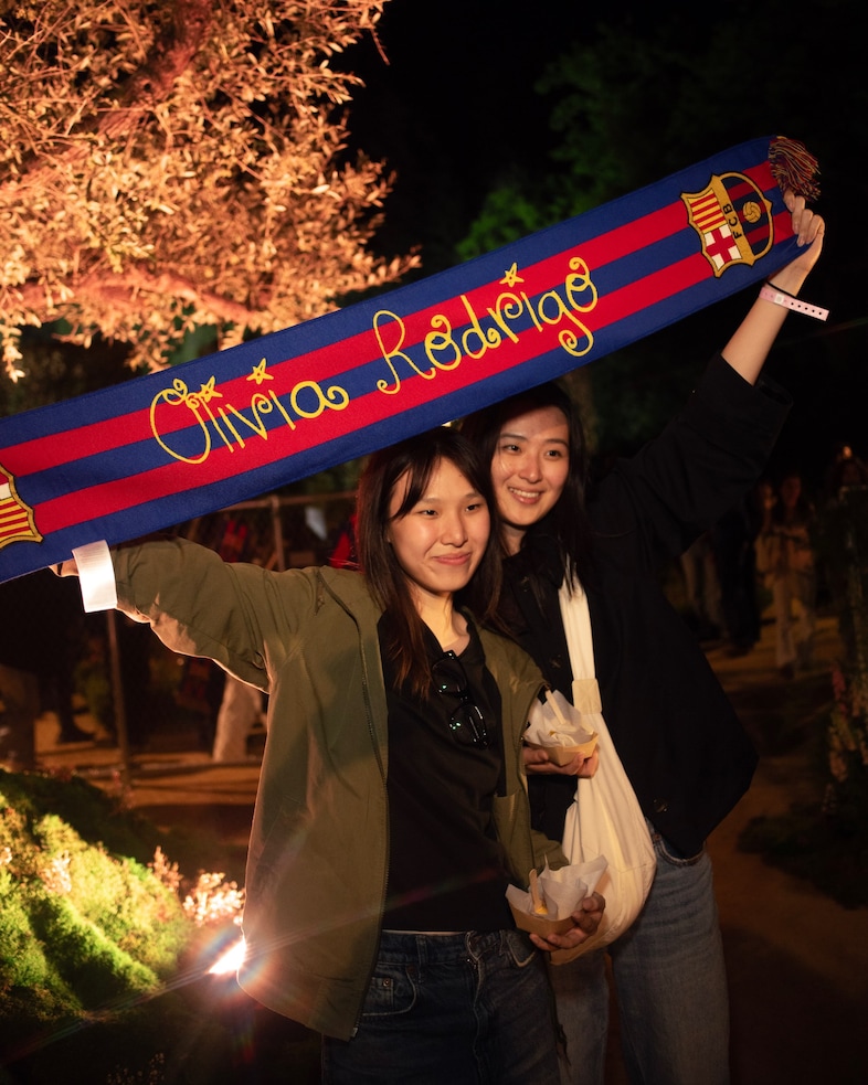 Olivia Rodrigo fans in Barcelona 12