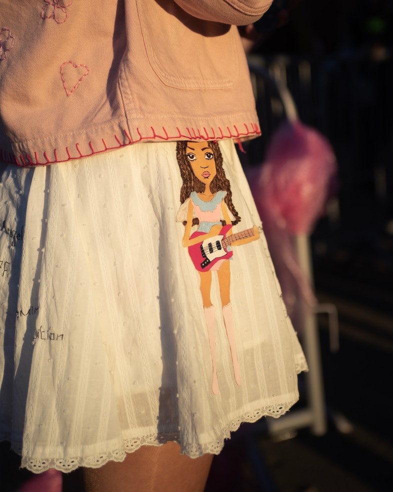 Olivia Rodrigo fans in Barcelona 25