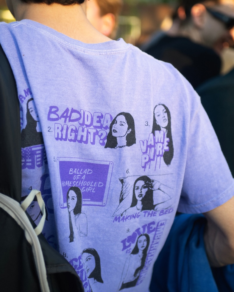 Olivia Rodrigo fans in Barcelona 26