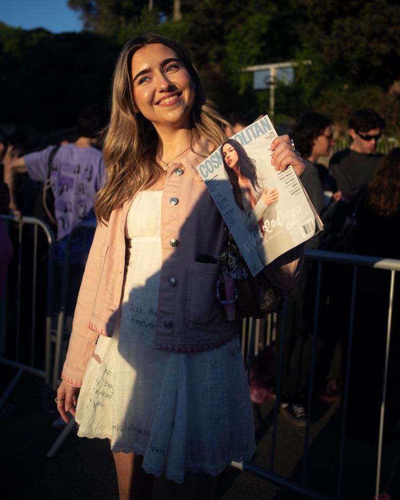 Olivia Rodrigo fans in Barcelona 27