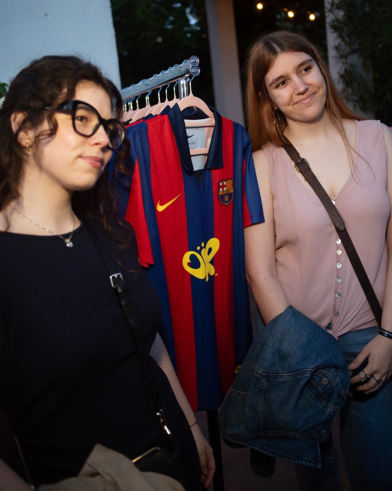Olivia Rodrigo fans in Barcelona 28