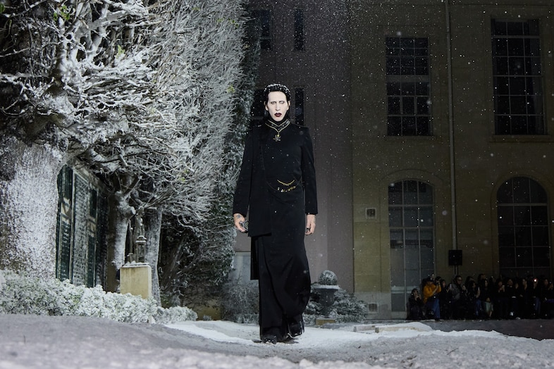 Marilyn Manson walks Enfants Riches Déprimés AW26