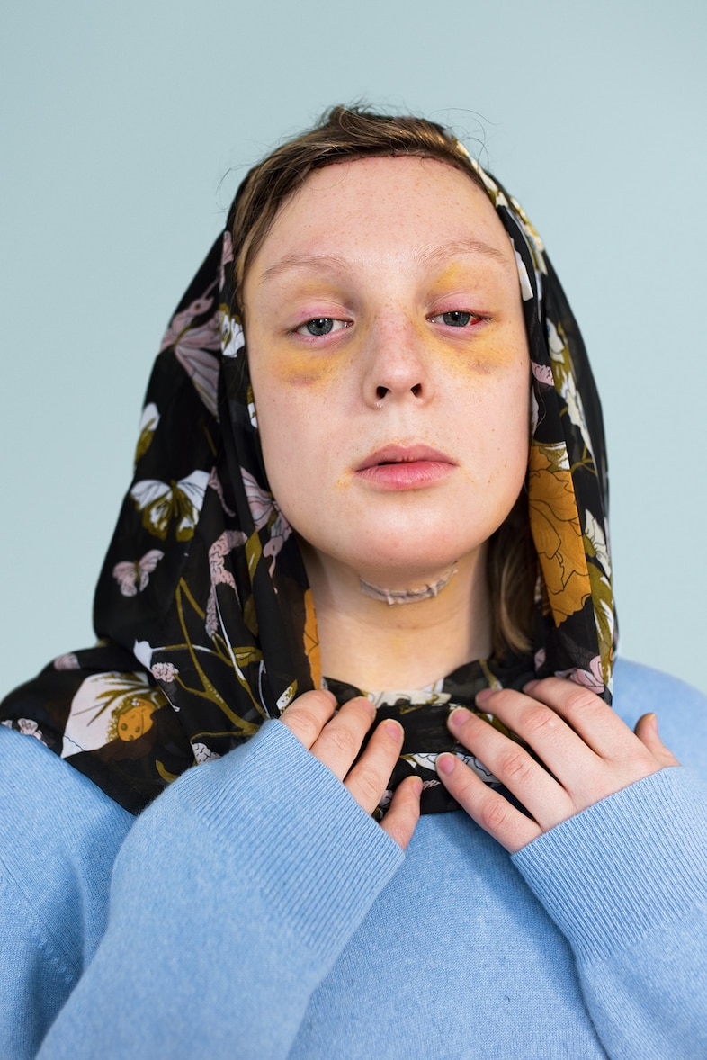 Elle Pérez, Devotions