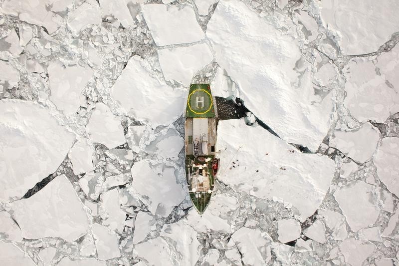 Arctic Sunrise moored to Ice Floe 15