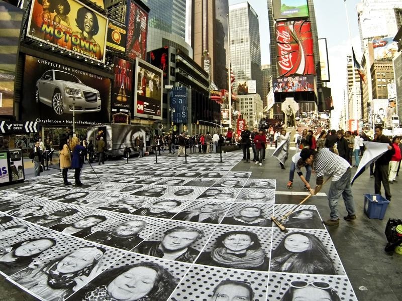 1_-_iop_on_times_square_general_view 11
