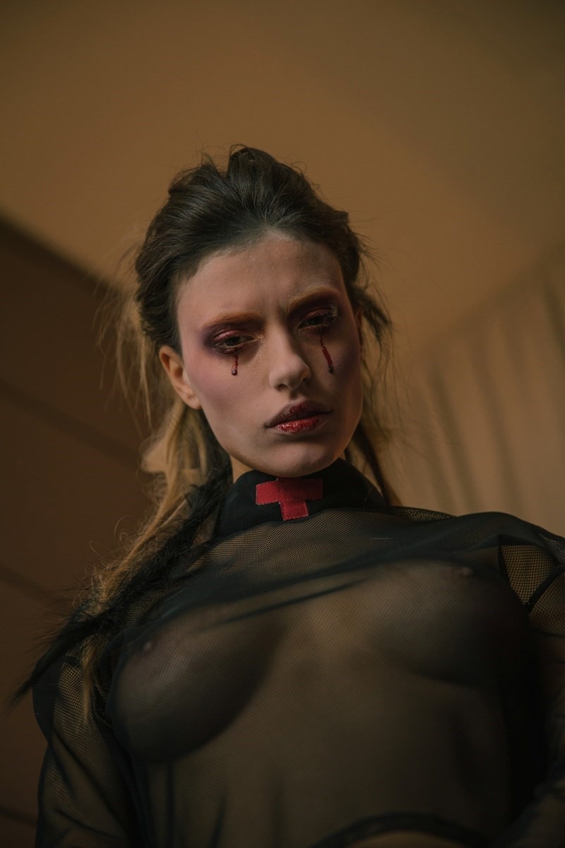 How to be a goth in the summertime