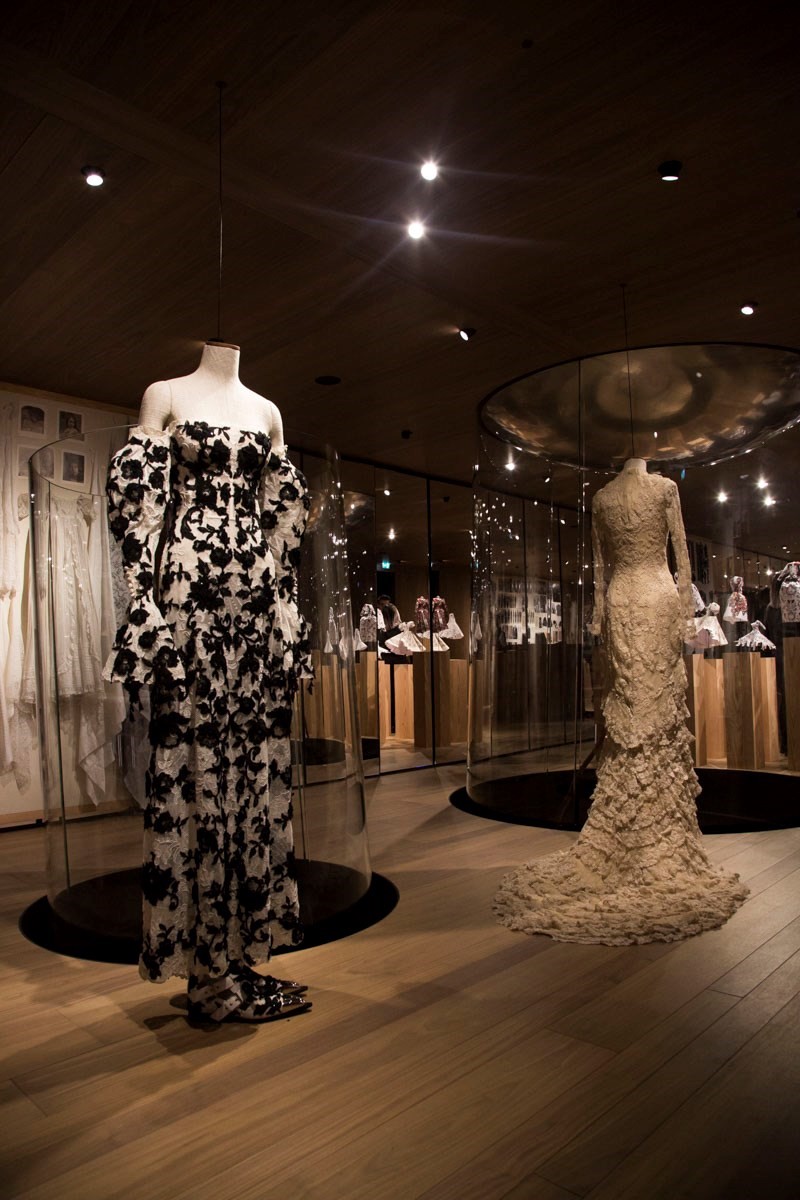 Alexander Mcqueen: Unlocking Stories. An Exclusive Behind-The-Scenes Look  into the Creation of a Fashion Collection – GUILD MAGAZINE