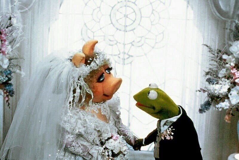 Miss Piggy and Kermit