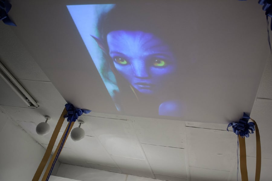 Art: Leslie Kulesh / photo: Robin Sinha	 6